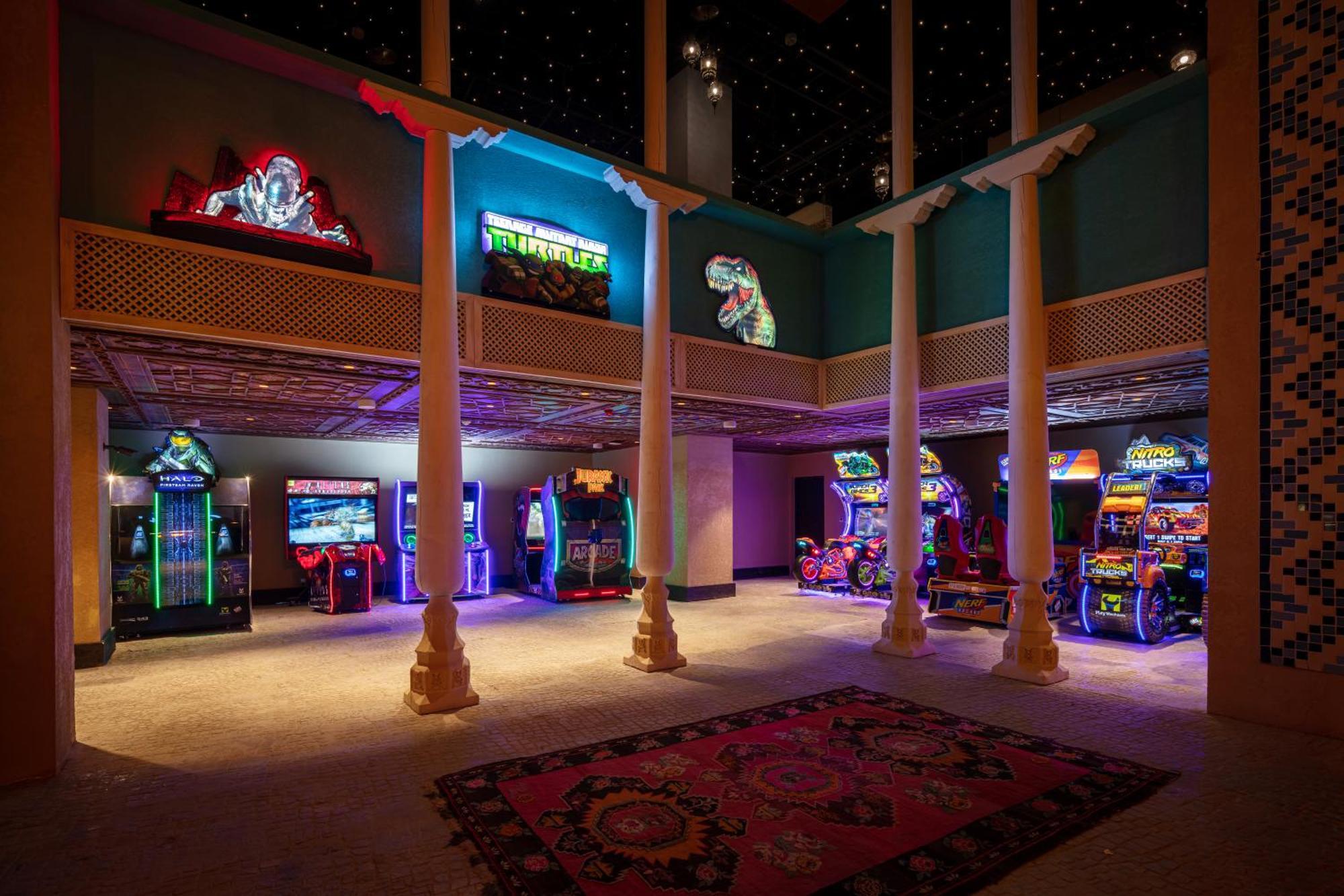 Karavansaray Turkistan Harbour Hotel -Flying Theatre Access מראה חיצוני תמונה The arcade at the MGM Grand Hotel