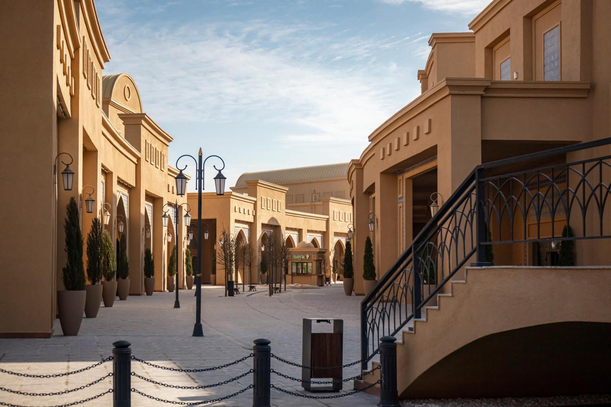 Karavansaray Turkistan Harbour Hotel -Flying Theatre Access מראה חיצוני תמונה The Village Outlet Mall