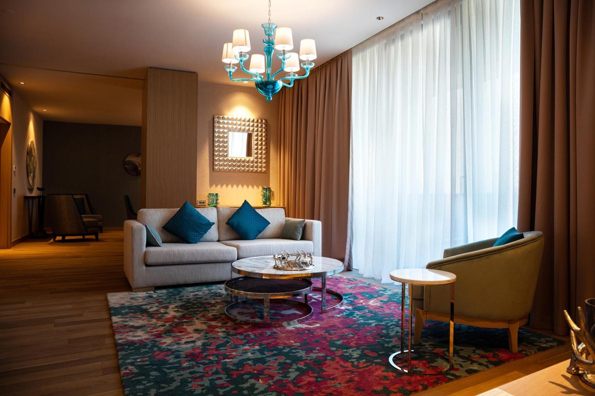 Karavansaray Turkistan Harbour Hotel -Flying Theatre Access מראה חיצוני תמונה A suite at the hotel