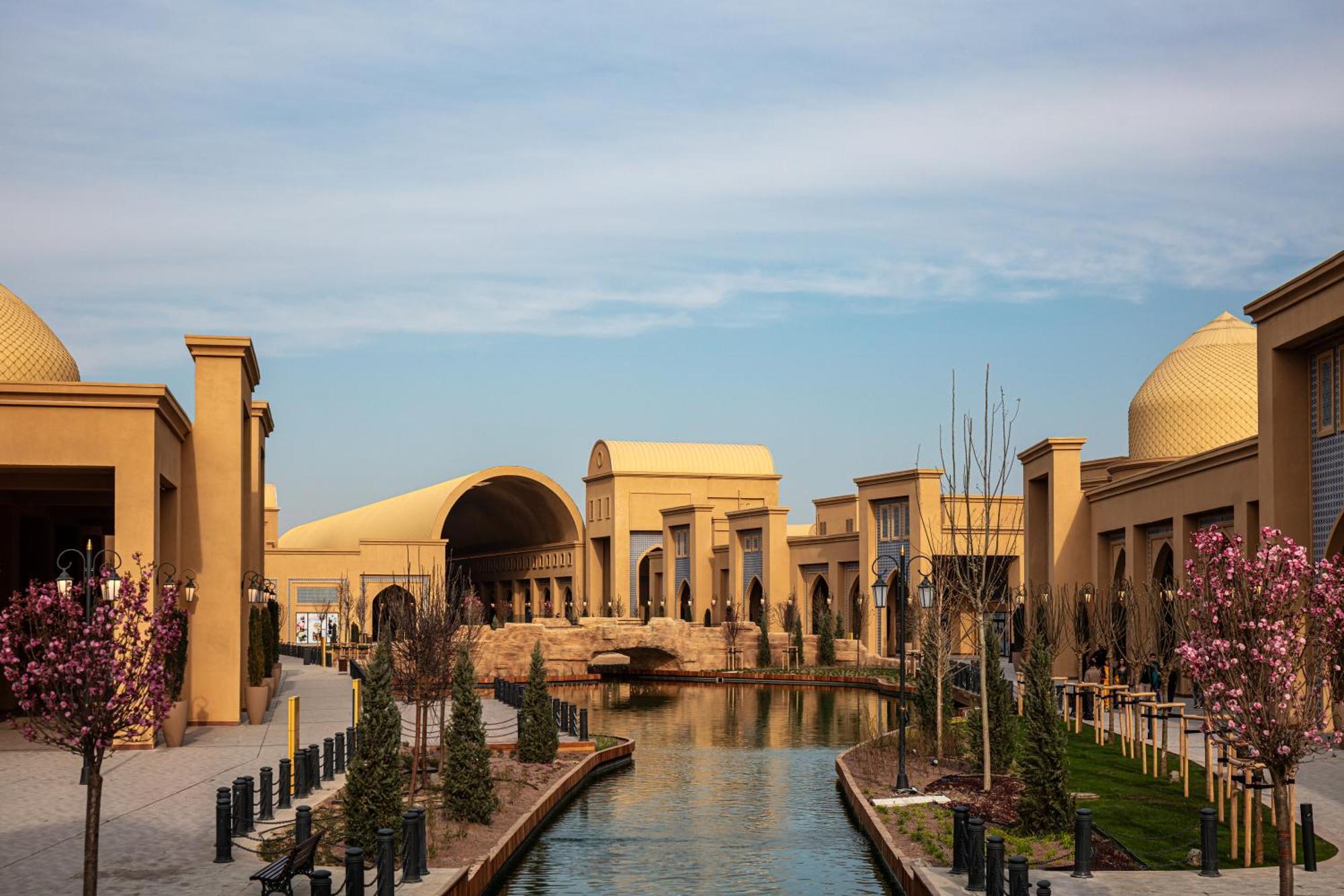 Karavansaray Turkistan Harbour Hotel -Flying Theatre Access מראה חיצוני תמונה The Village at Grand Prairie