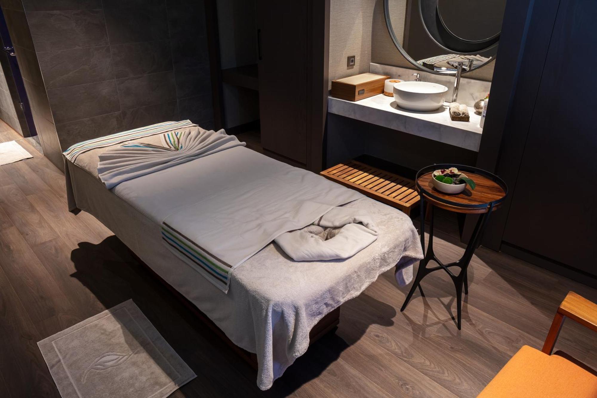 Karavansaray Turkistan Harbour Hotel -Flying Theatre Access מראה חיצוני תמונה Massage bed