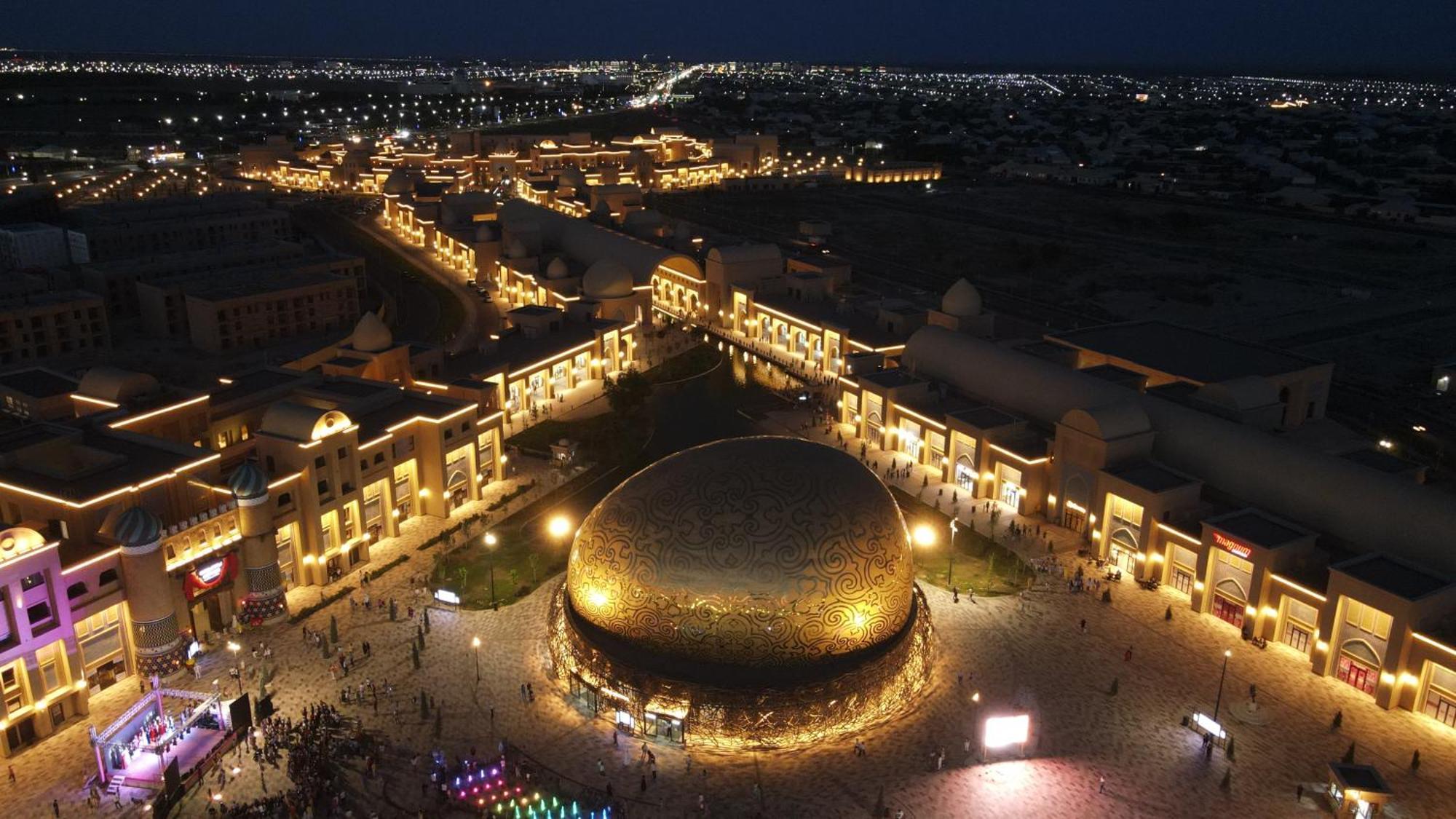 Karavansaray Turkistan Harbour Hotel -Flying Theatre Access מראה חיצוני תמונה Al-Shaqra at night