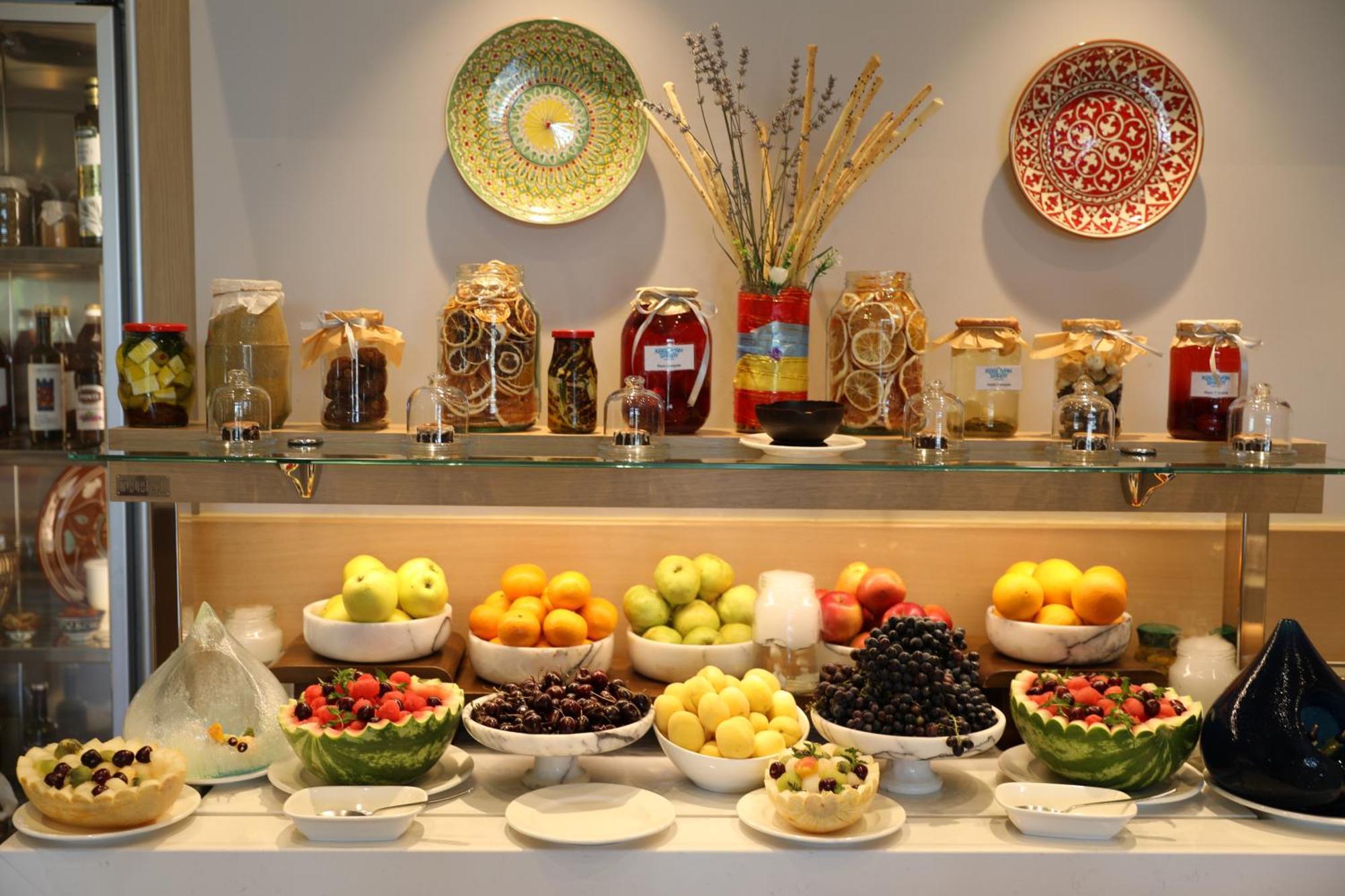 Karavansaray Turkistan Harbour Hotel -Flying Theatre Access מראה חיצוני תמונה A fruit salad bar